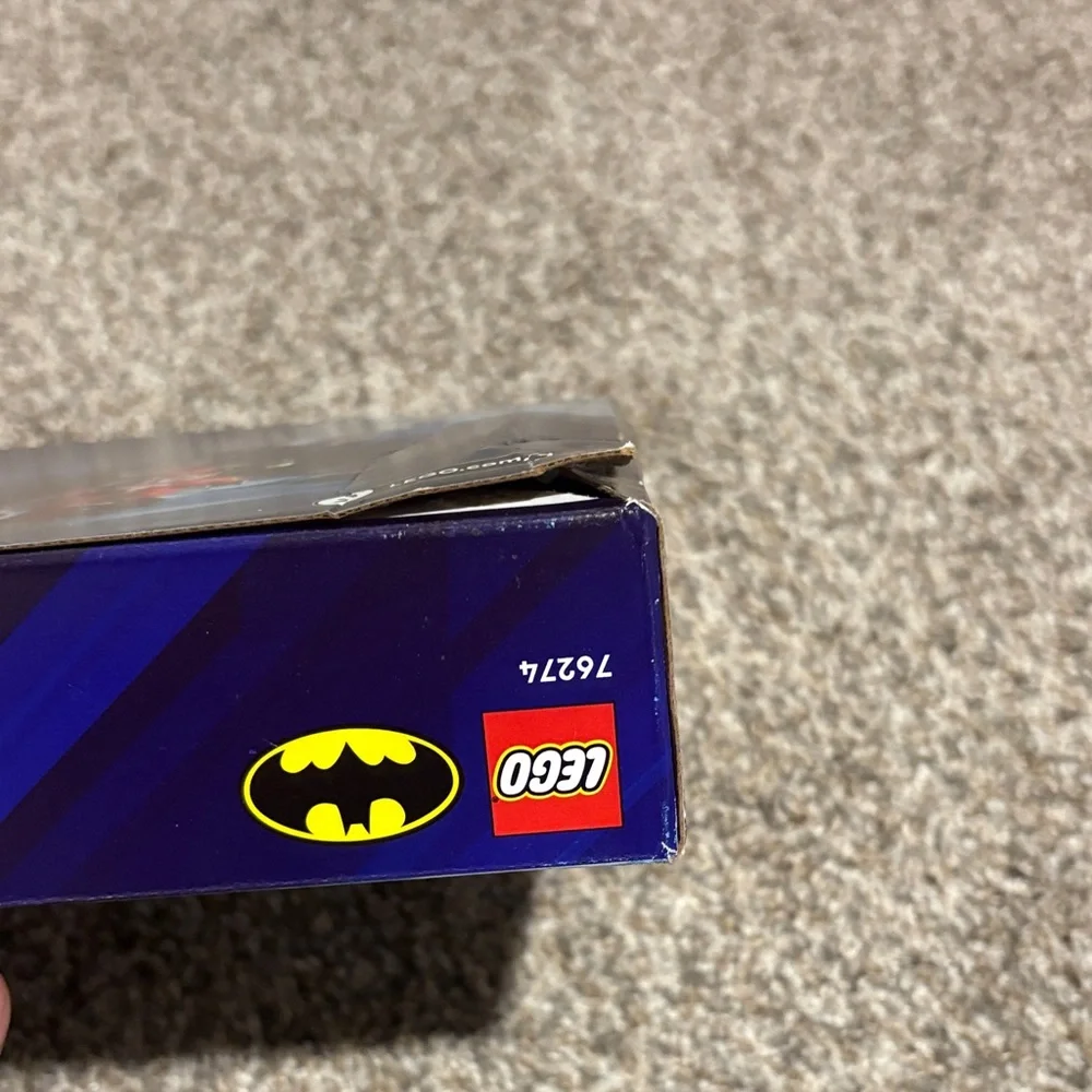 LEGO Super Heroes Batmobile Batman vs. Harley Quinn & Mr. Freeze Set 76274 - Picture 7 of 7